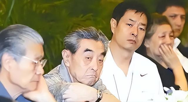 弟弟早走！69歲老戲骨「數十年如一日照顧弟媳」　「一人盡兩人孝」照顧年邁雙親不敢老去