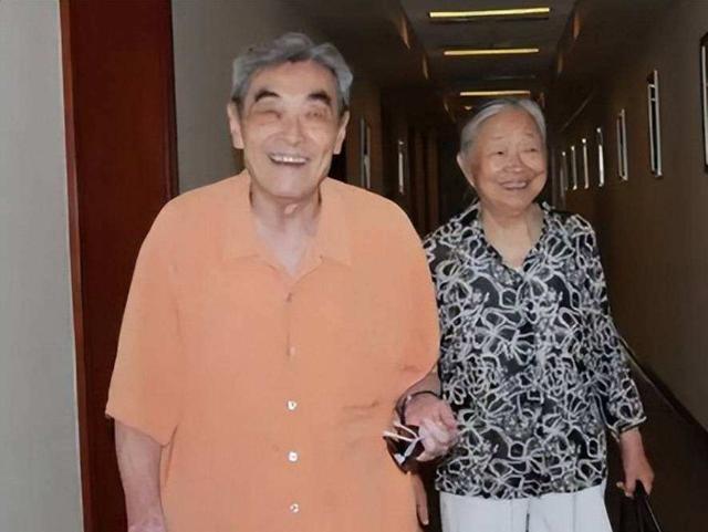 弟弟早走！69歲老戲骨「數十年如一日照顧弟媳」　「一人盡兩人孝」照顧年邁雙親不敢老去