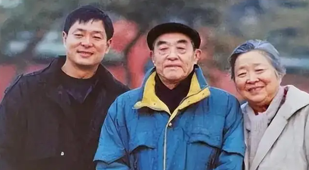 弟弟早走！69歲老戲骨「數十年如一日照顧弟媳」　「一人盡兩人孝」照顧年邁雙親不敢老去