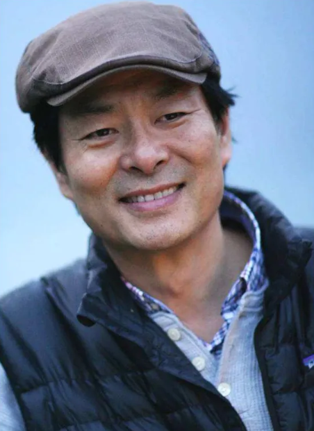 弟弟早走！69歲老戲骨「數十年如一日照顧弟媳」　「一人盡兩人孝」照顧年邁雙親不敢老去