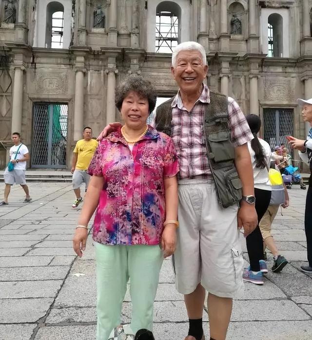 3子女集體啃老！77歲男星偕妻「搬進養老院」不受家庭束縛　「重新開始退休」每天過得笑呵呵
