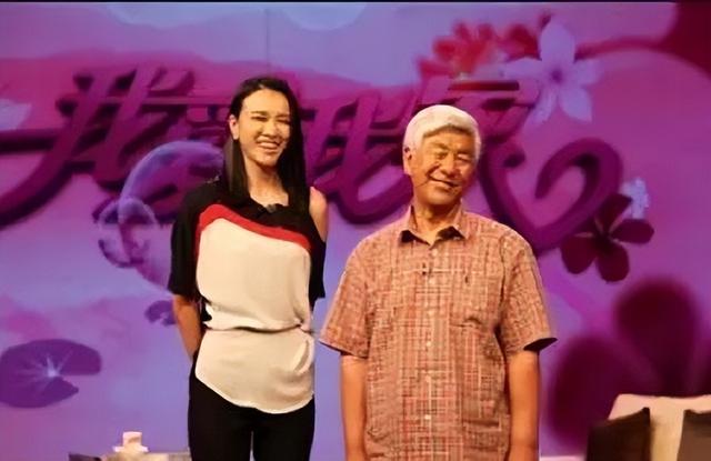 3子女集體啃老！77歲男星偕妻「搬進養老院」不受家庭束縛　「重新開始退休」每天過得笑呵呵