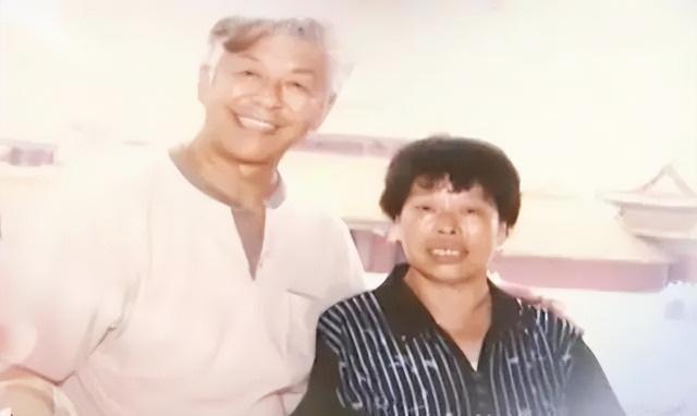 3子女集體啃老！77歲男星偕妻「搬進養老院」不受家庭束縛　「重新開始退休」每天過得笑呵呵