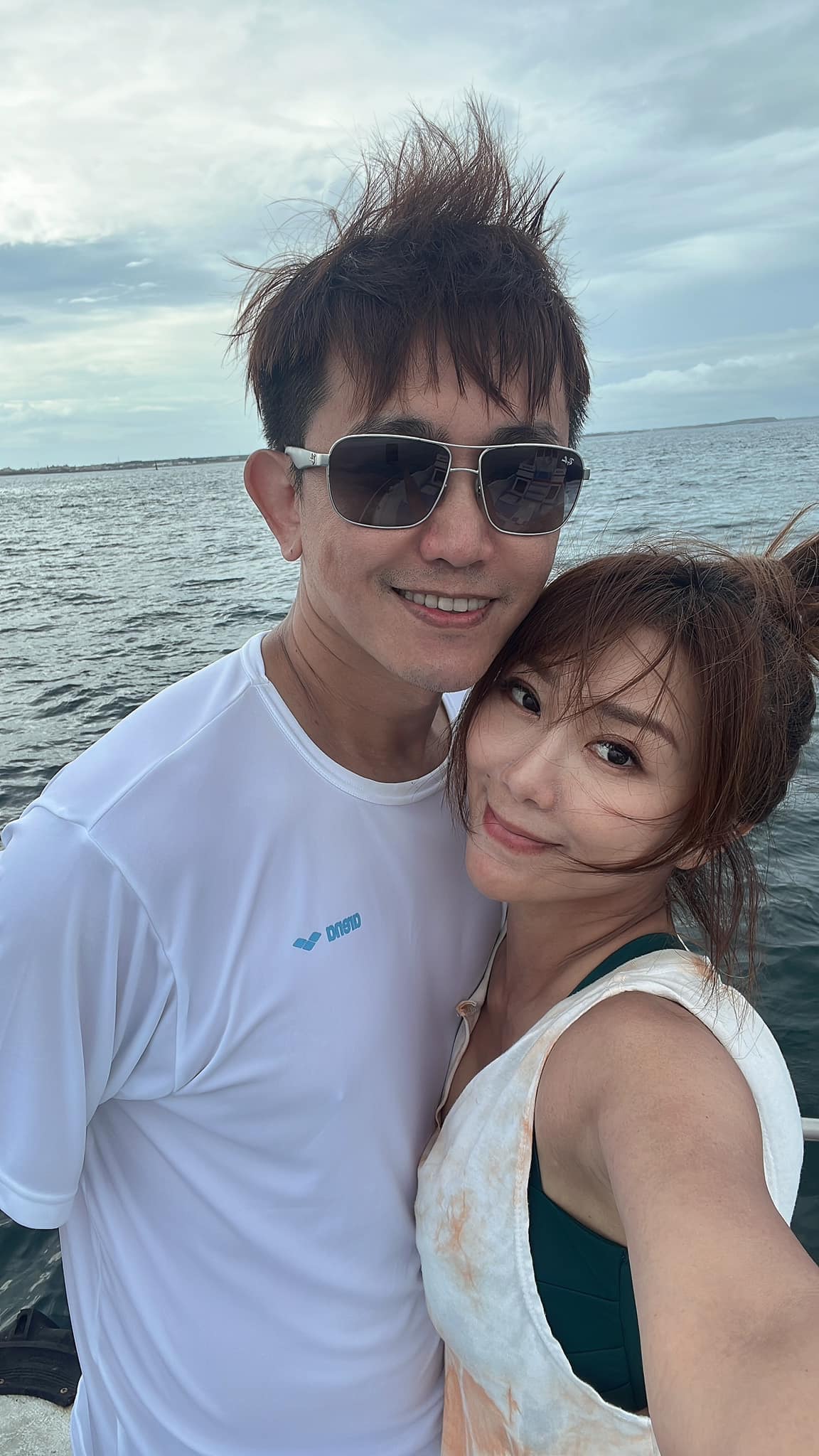 14年婚姻潰堤？佩甄直播暴哭「揭醫師娘辛酸」：只跟老公在一起3年　哽咽：還要我撐多久