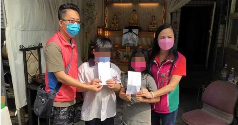 以後怎麼辦？單親爸癌逝「小兄妹窮到斷水電」半月沒洗澡　「付不出喪葬費」小小年紀成孤兒