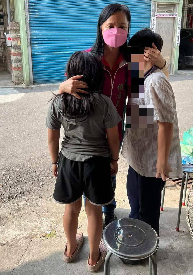 以後怎麼辦？單親爸癌逝「小兄妹窮到斷水電」半月沒洗澡　「付不出喪葬費」小小年紀成孤兒