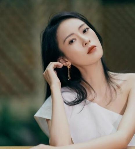 嫁大17歲CEO！「小章子怡」演活全能媽媽翻紅視后　「被老公捧在掌心疼」餘生有他遮風擋雨