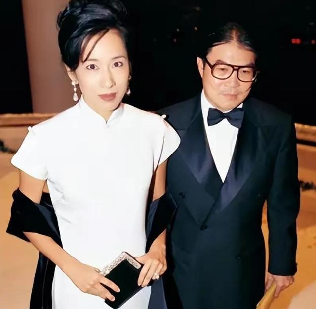 兩婚皆嫁豪門！「最美港姐」嫁摯友14年被寵成像公主　「3兒近況大不同」曝為母煩惱