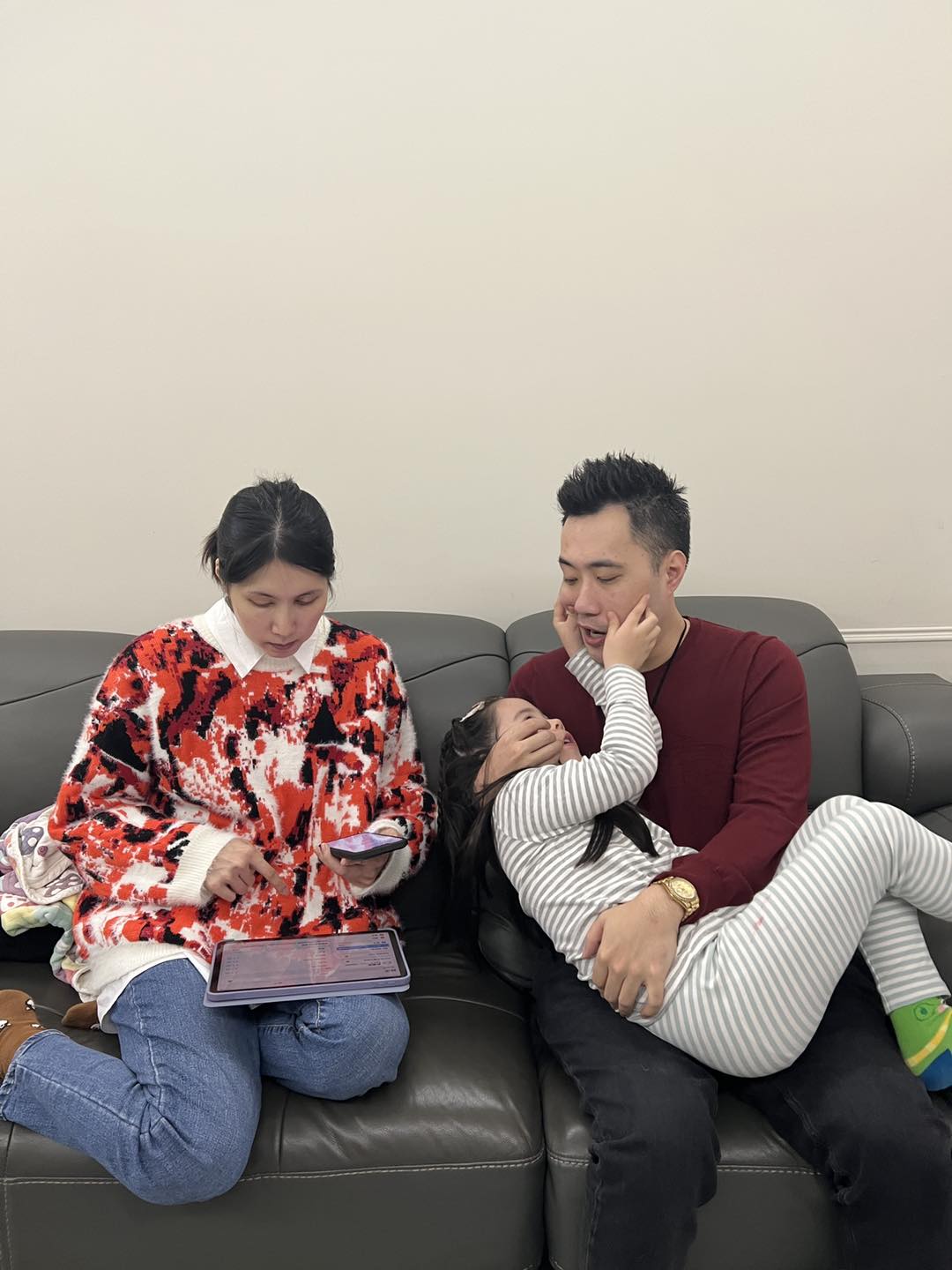 余苑綺走後1個月！李亞萍「塔位前悼念愛女」背影落寞　余祥銓吐近況「淚喊沒讓姐失望」