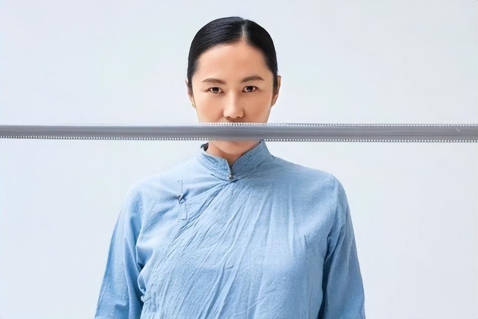 打敗王菲成功上位！不後悔「從王菲手中搶走他」　離婚19年後「看透婚姻」與女兒共度餘生