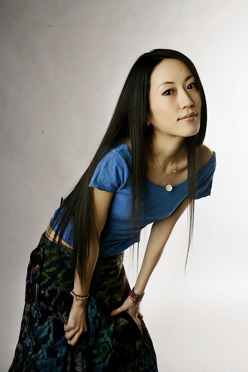 打敗王菲成功上位！不後悔「從王菲手中搶走他」　離婚19年後「看透婚姻」與女兒共度餘生