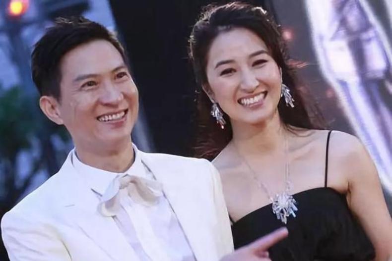 相戀3年被嘲配不上！他自卑落跑到南非8個月　女友默默「顧他病重姐姐」不惜退圈把他捧成影帝
