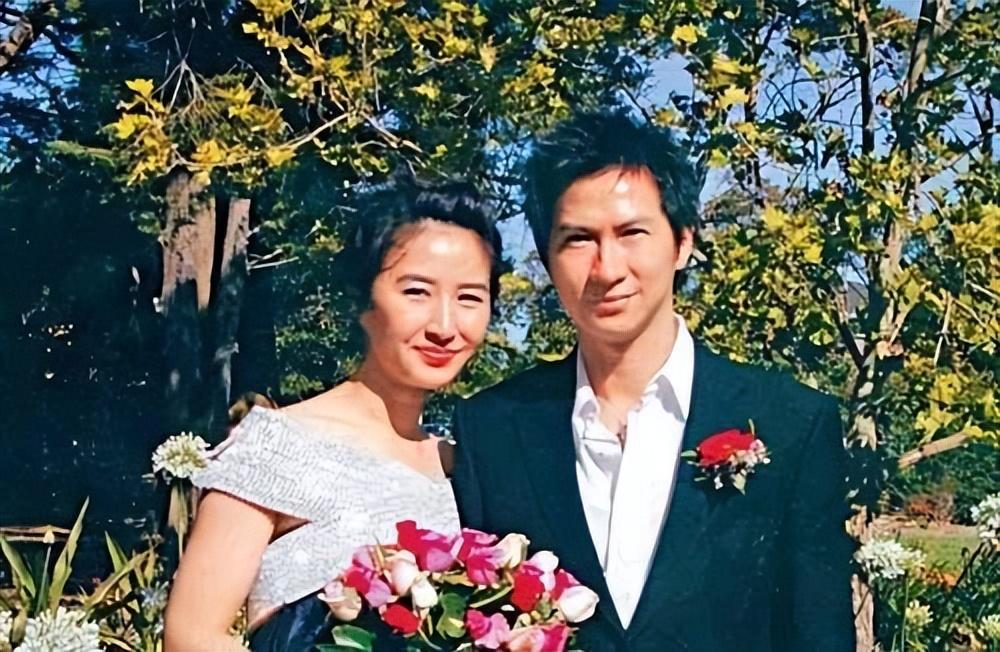 相戀3年被嘲配不上！他自卑落跑到南非8個月　女友默默「顧他病重姐姐」不惜退圈把他捧成影帝