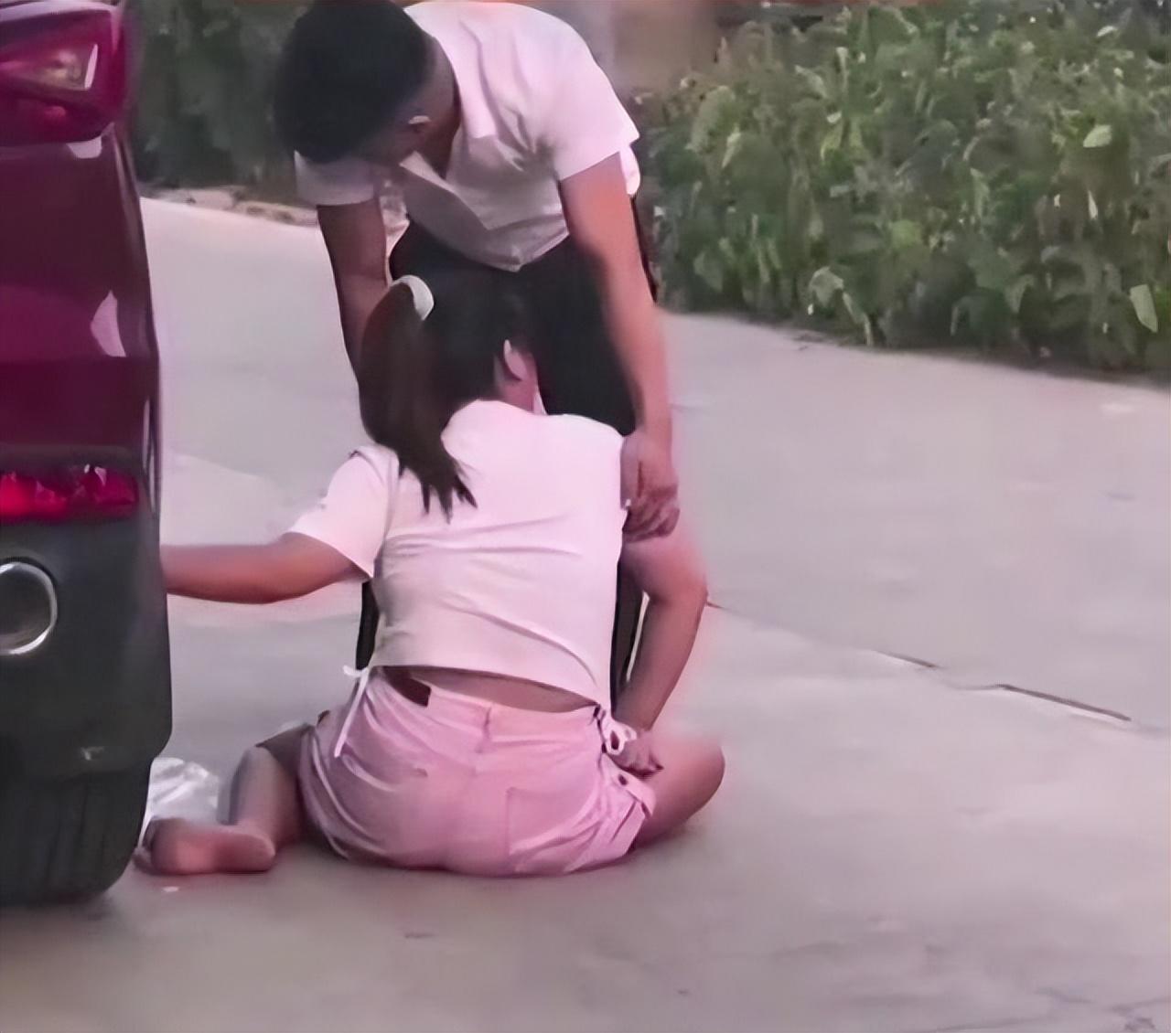 心意已決！女兒想遠嫁「男方跨1400公里談婚事」遭反對　母女大街拉扯「她哭爬男友車」網嘆：父母考量有理由