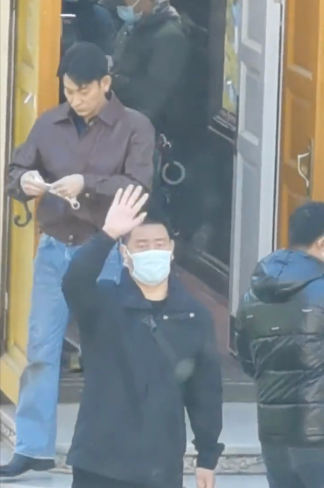 劉德華被偷拍！保鑣第一時間沒有衝上前「作法被讚爆」　「天王離開前舉動」全網敬佩：不愧是天王