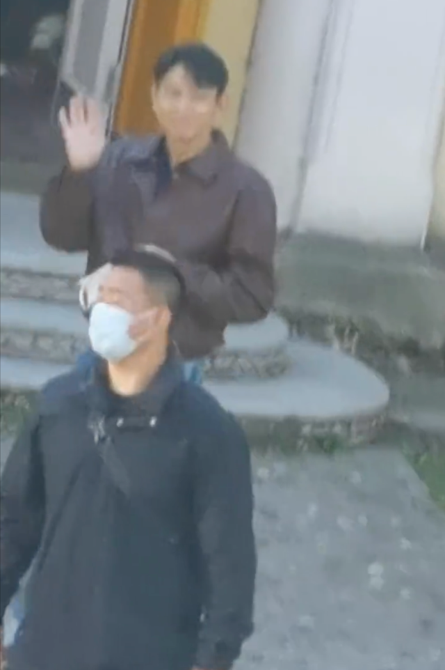 劉德華被偷拍！保鑣第一時間沒有衝上前「作法被讚爆」　「天王離開前舉動」全網敬佩：不愧是天王