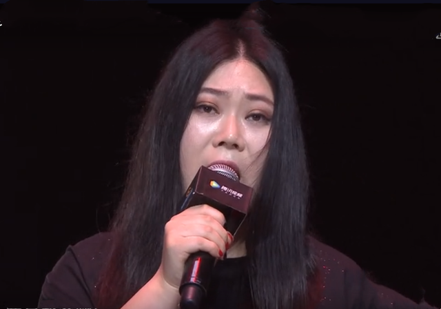 爸斷腿、媽智力不足！20歲女孩「跑到地下街演唱」天籟歌聲爆紅　「一夕成名」14年後現狀全網讚爆