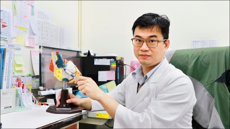 罹患心肌炎！51歲男星「暴瘦10公斤」整整失眠2個月　醫師警示「恐數小時後身亡」：症狀難察覺