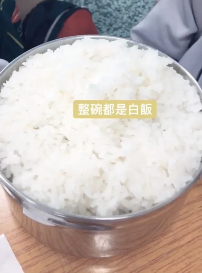 便當只有豬血糕！女學生「窮到帶剩飯回家吃」　長大後卻得知「爸爸是信義區包租公」：被騙了一輩子