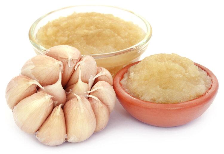63歲男胃痛！堅持每天「生吃大蒜」滅菌抗腫瘤　3個月後去檢查醫生說：來得太晚了