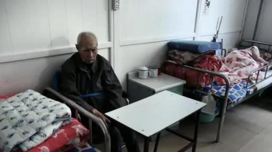 78歲老人「回顧退休生活」坦言：請過2次看護去過養老院　才明白「晚年最好的歸宿」在哪裡