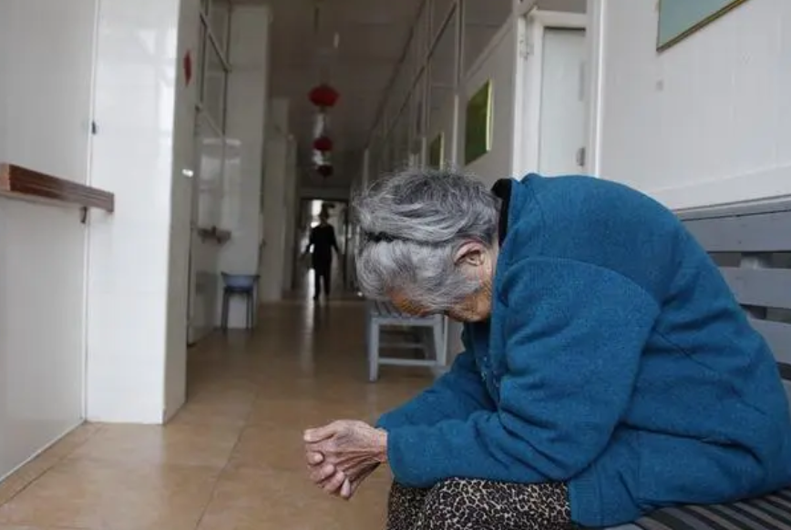 78歲老人「回顧退休生活」坦言：請過2次看護去過養老院　才明白「晚年最好的歸宿」在哪裡