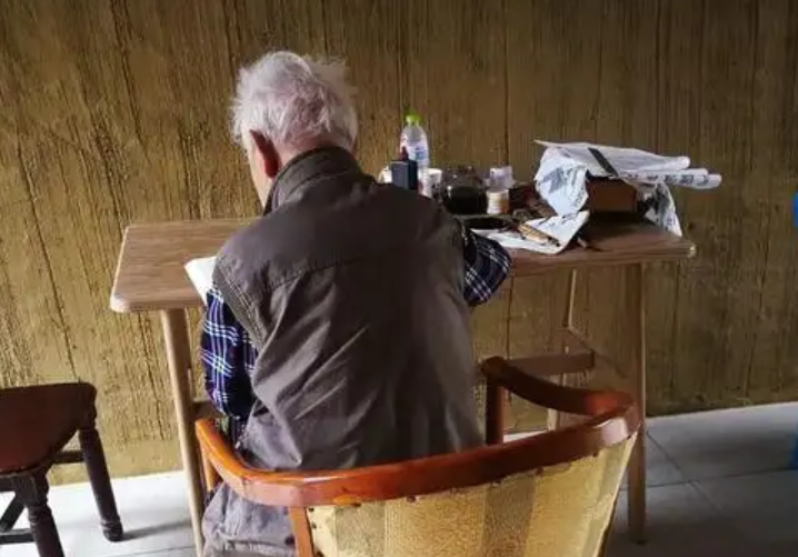 78歲老人「回顧退休生活」坦言：請過2次看護去過養老院　才明白「晚年最好的歸宿」在哪裡