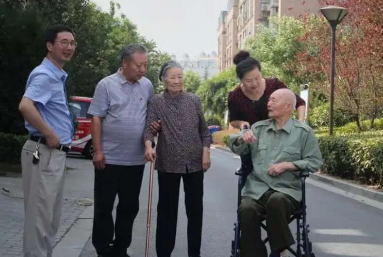 78歲老人「回顧退休生活」坦言：請過2次看護去過養老院　才明白「晚年最好的歸宿」在哪裡