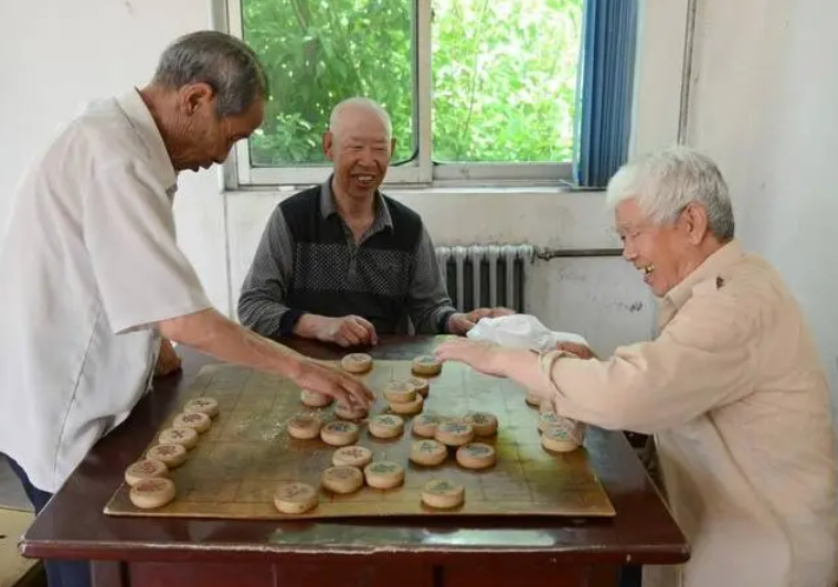 78歲老人「回顧退休生活」坦言：請過2次看護去過養老院　才明白「晚年最好的歸宿」在哪裡