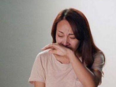 剛出生母親意外去世！繼母「獨自撫養我長大」結婚那天她沒出現　「手機螢幕一亮」我淚流滿面