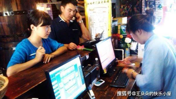 離婚2年餐廳偶遇前妻！我提出「要為她買單」　一到櫃檯「讓我羞愧難當」只能轉身離開