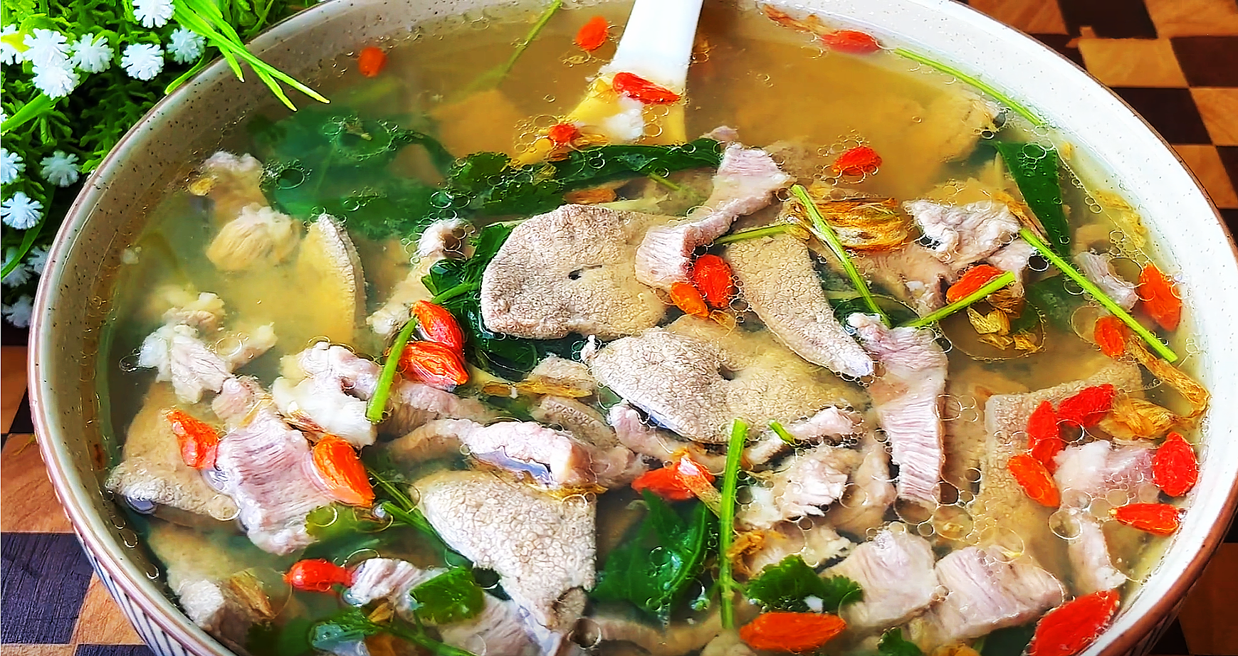女人步入更年期！建議常吃「6種益氣補血食物」 高蛋白低脂肪：堅持吃氣色好「不發胖」