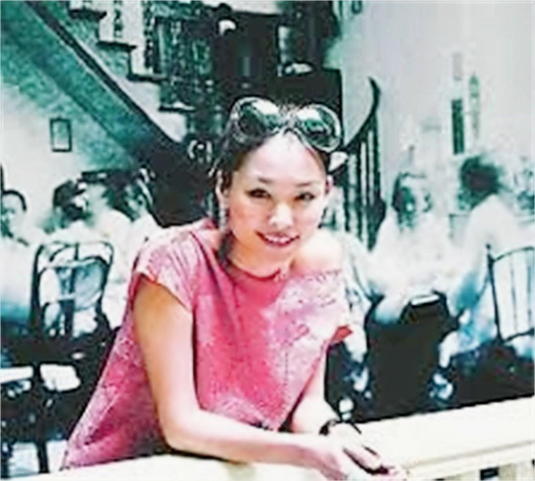 51歲天后變瘋女「被送進精神病院」！為愛癡狂淪落街頭　被家人奪走財產：將一手好牌打爛