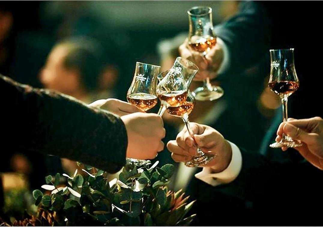 51歲天后變瘋女「被送進精神病院」！為愛癡狂淪落街頭　被家人奪走財產：將一手好牌打爛