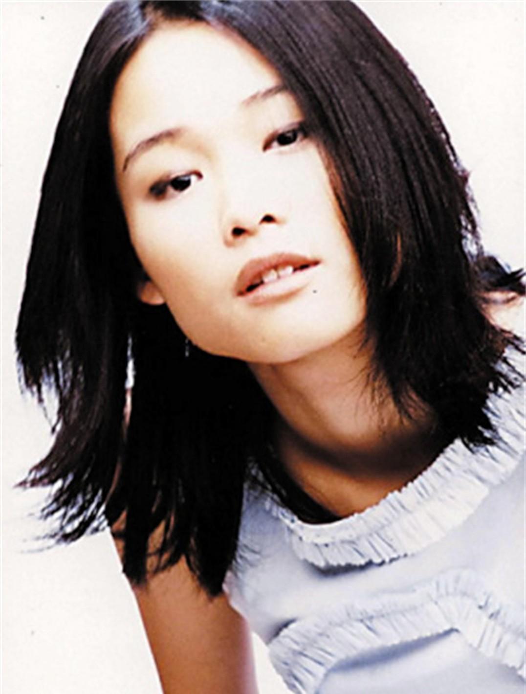 51歲天后變瘋女「被送進精神病院」！為愛癡狂淪落街頭　被家人奪走財產：將一手好牌打爛