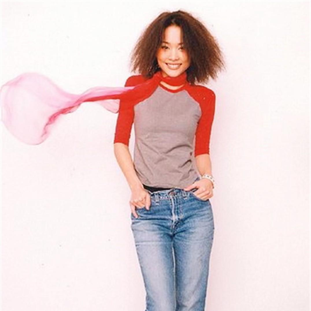 51歲天后變瘋女「被送進精神病院」！為愛癡狂淪落街頭　被家人奪走財產：將一手好牌打爛