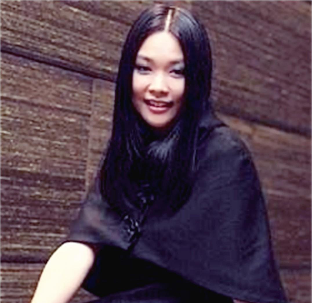 51歲天后變瘋女「被送進精神病院」！為愛癡狂淪落街頭　被家人奪走財產：將一手好牌打爛