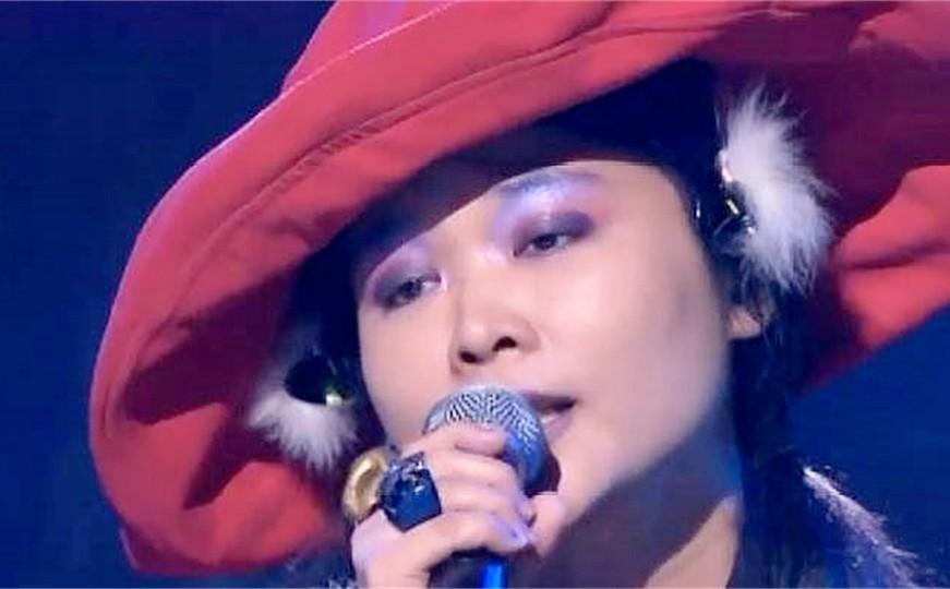 51歲天后變瘋女「被送進精神病院」！為愛癡狂淪落街頭　被家人奪走財產：將一手好牌打爛