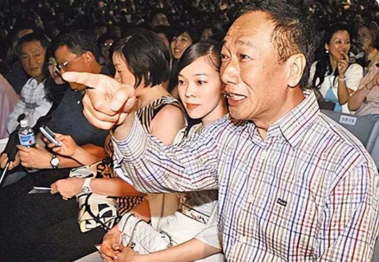 「打敗林志玲劉嘉玲」嫁百億豪門！為年近70的「首富老公」生三胎   婆婆繼子接納她：這個女人不簡單