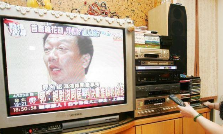 「打敗林志玲劉嘉玲」嫁百億豪門！為年近70的「首富老公」生三胎   婆婆繼子接納她：這個女人不簡單