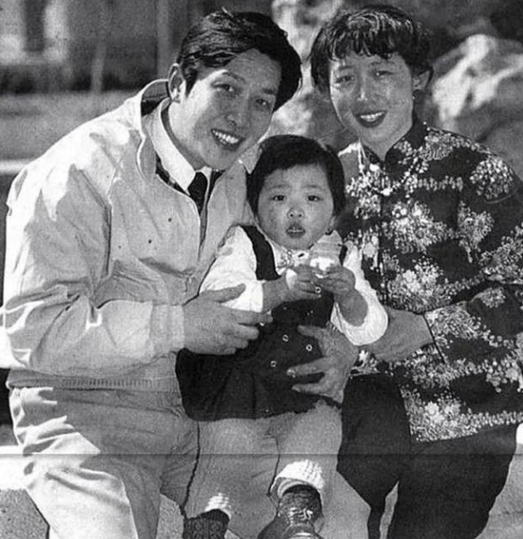 男星連續3天逼妻離婚！妻子用「給7歲女留遺書」：幫媽報仇　多年後他再婚「近況讓人傻住」