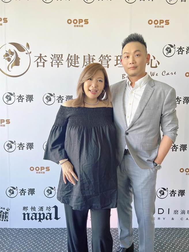 劉真逝世2年半！女星公開「辛龍傳訊內容」　他為女兒「努力走出喪妻痛」最新近況曝光