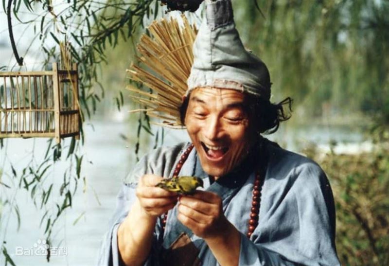 52歲演活《濟公》！資深男星與佛結緣「晚年剃度出家」　88歲近況曝「臉凹、四肢消瘦」