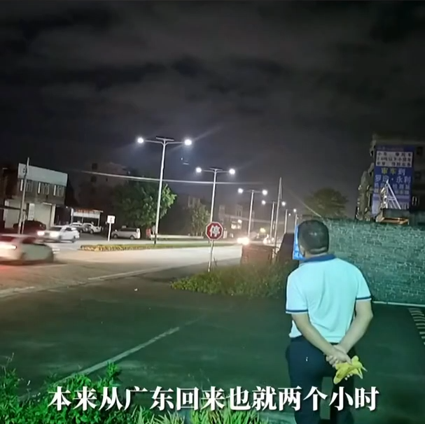 女兒搭車返鄉！爸爸站巷口「緊盯馬路等人」到天黑也不回家　手上還緊握「給女兒的心意」網全淚崩