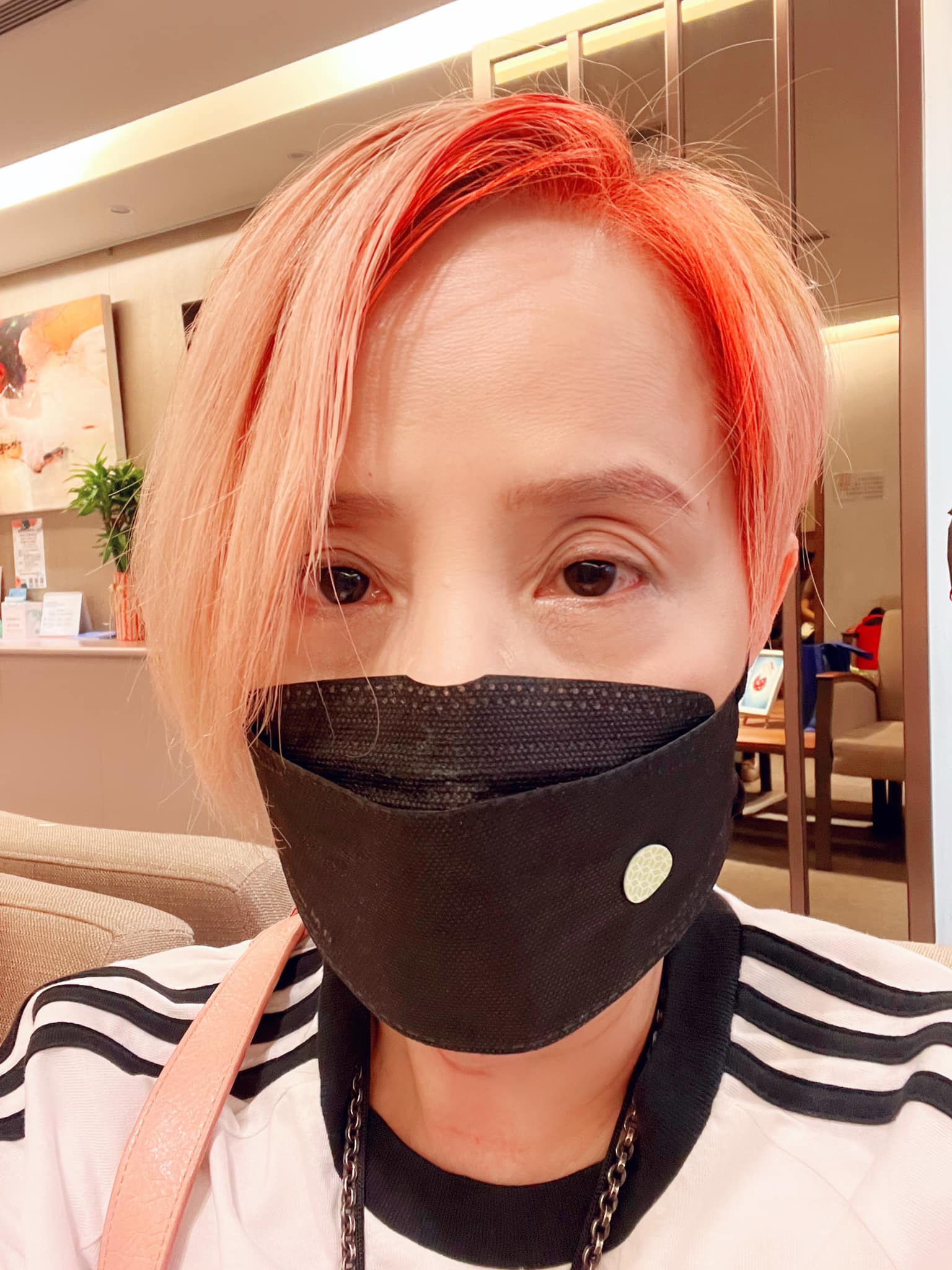 哭紅雙眼！李明依「隻身無助痛哭」淚曝15年來無力感　親揭原因「和家人有關」網湧入心疼