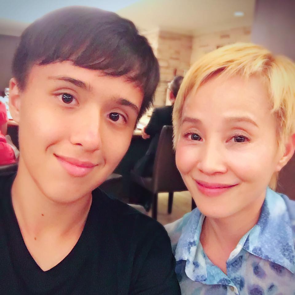 哭紅雙眼！李明依「隻身無助痛哭」淚曝15年來無力感　親揭原因「和家人有關」網湧入心疼