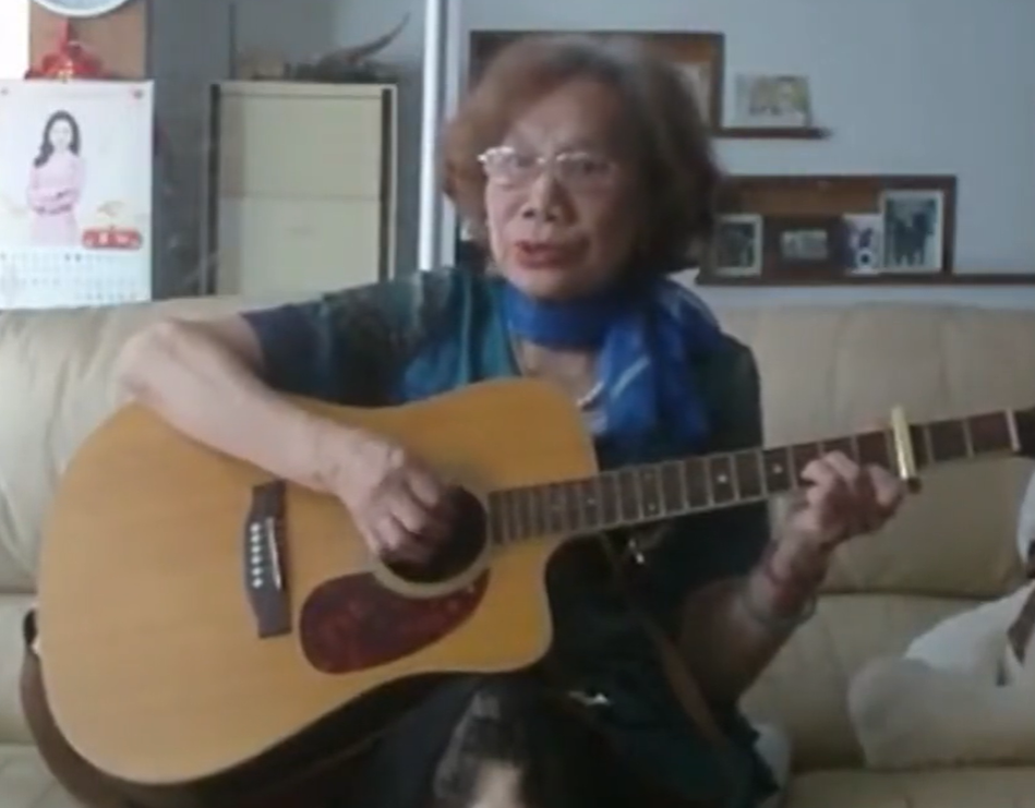 一直堅持到最後！79歲奶奶登舞台「一開口連王菲都佩服」　「組團自彈自唱」老伴走後晚年不寂寞