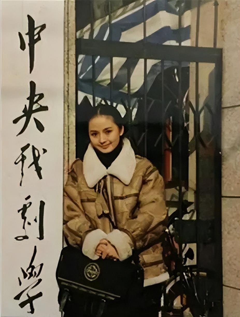28歲女星車禍離世！不久後父親殉職「母兄罹患重症」　他送暖「為她掃墓25年」：不會忘記妳