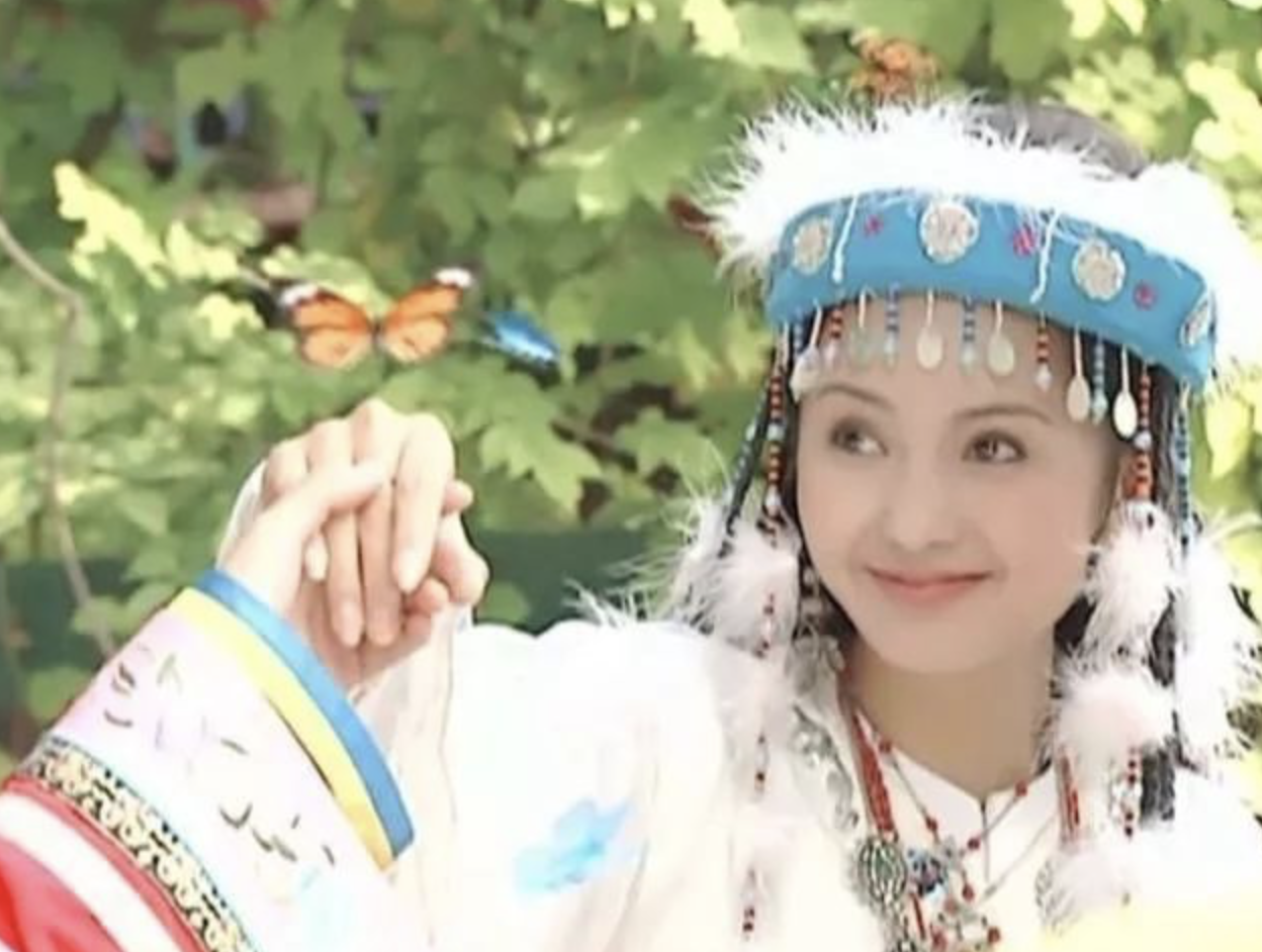 28歲女星車禍離世！不久後父親殉職「母兄罹患重症」　他送暖「為她掃墓25年」：不會忘記妳