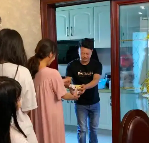 16個外甥組團又來！最強舅舅暑假包辦吃喝「驚人開銷曝光」　連假期間「再帶大包小包登門」他崩潰：怎麼還來